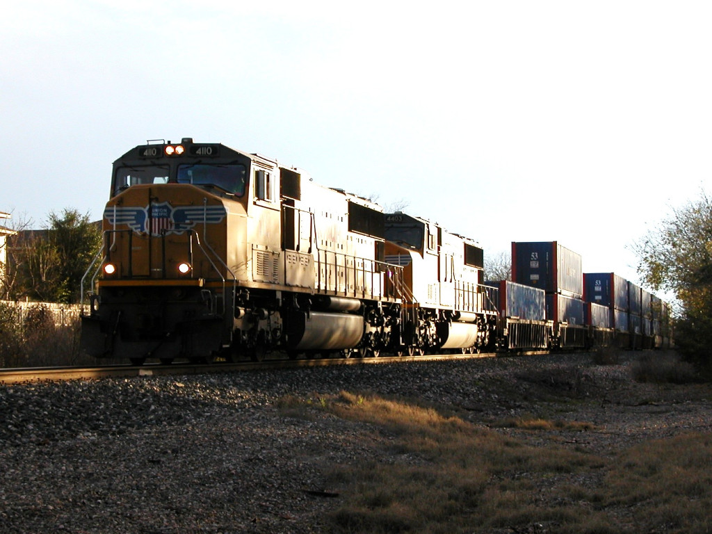 UP 4110  20Dec2011  Waiting for the signal to turn NB in BERGSTROM approaching Dittmar Road